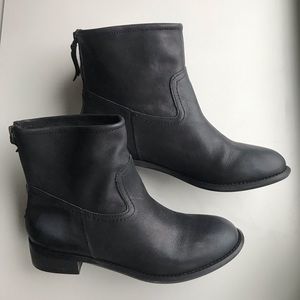 NWT Gap Black Leather Zipped Booties